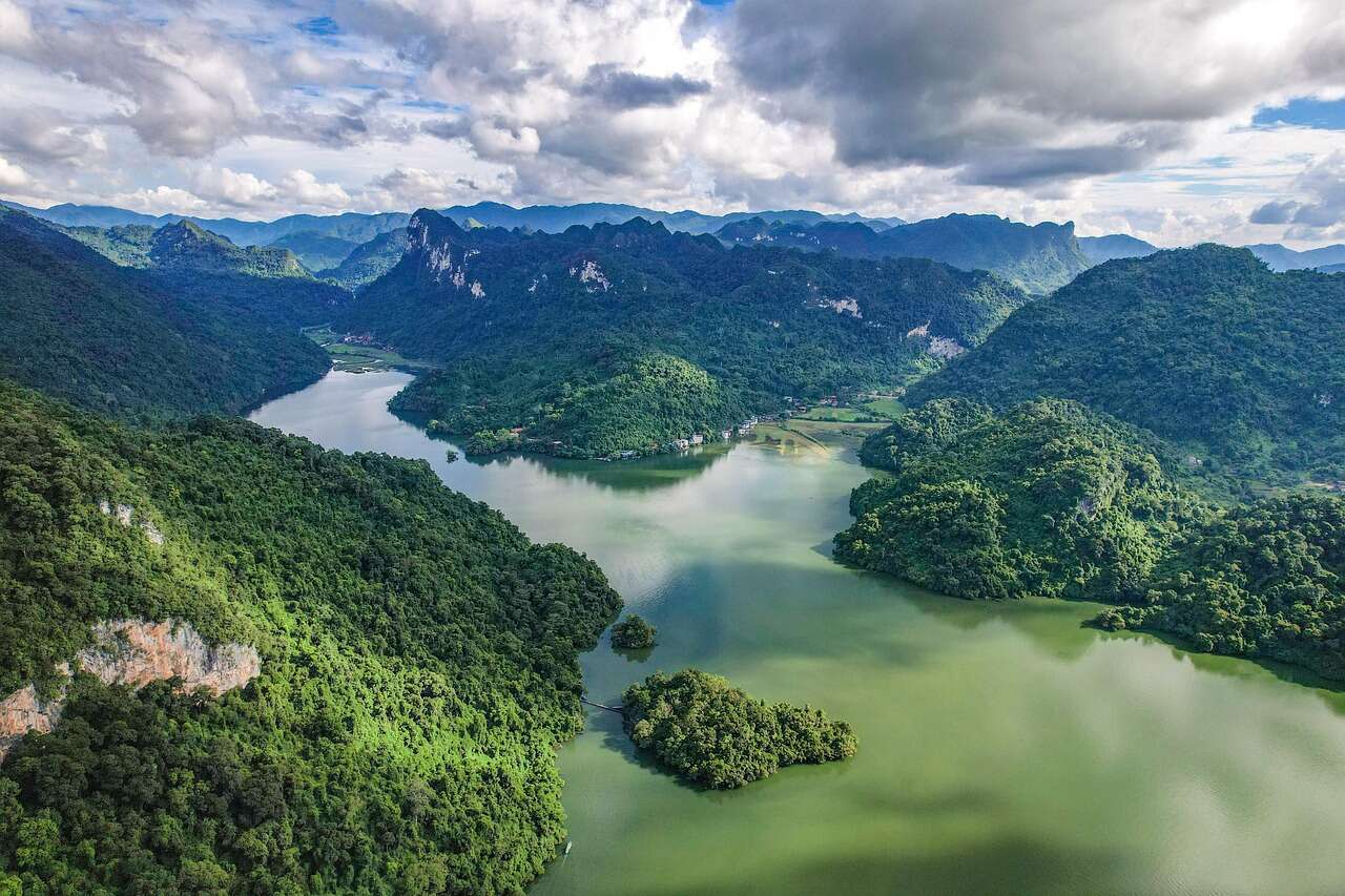 САКРАЛНА АРХИТЕКТУРА НА РОДА